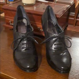 Nine wears size 8 boot shoe